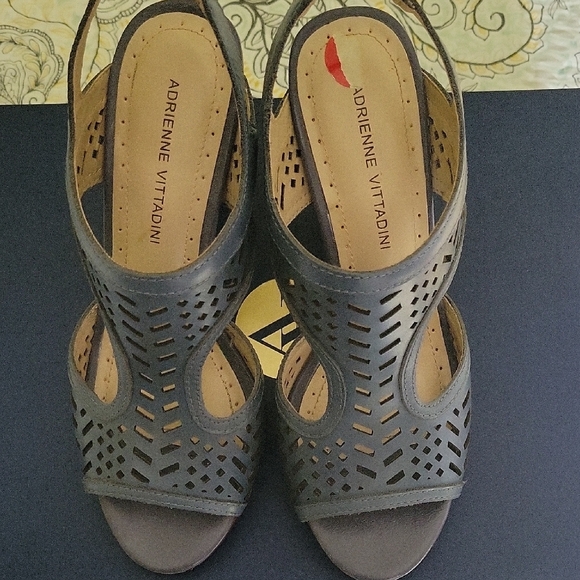 Adrienne Vittadini Women's Blue Platform Sandals - Picture 1 of 2